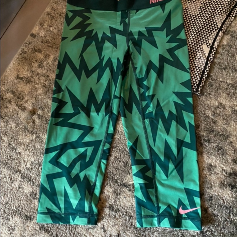 Size small Nike Capri pants